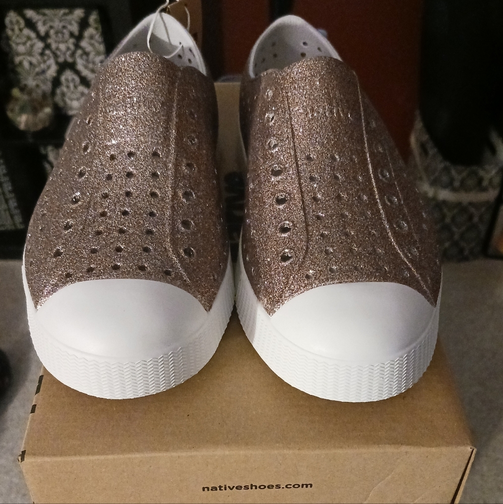 New Girls Size 4 Native shoes